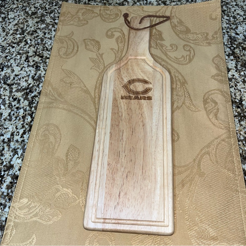 NEW CHICAGO BEARS WOOD BOTELLA CHEESE CUTTING BOARD & SERVING TRAY LEGACY